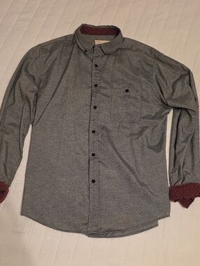 Sovereign Code Men's Button-Down Shirt in Gray with Maroon Accents